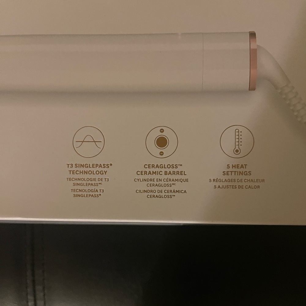 NIB T3 SinglePass Curl 1.25-Inch Professional Ceramic Curling Iron